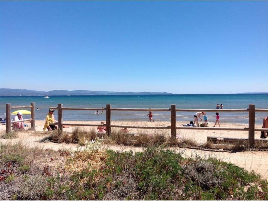 Studio suréquipé les pieds dans l'eau Hyères Extérieur photo